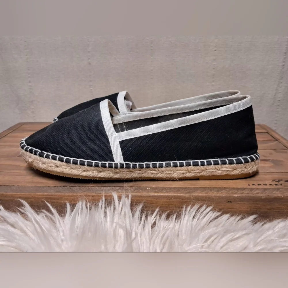 Andre Assous Canvas Espadrilles Size 11